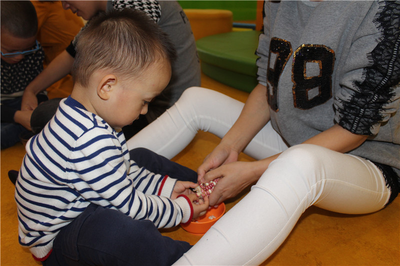 BBunion国际早教厦门外图中心活动花絮:感恩的心,蓝色的爱 BBunion国际早教厦门外图中心活动花絮:感恩的心,蓝色的爱