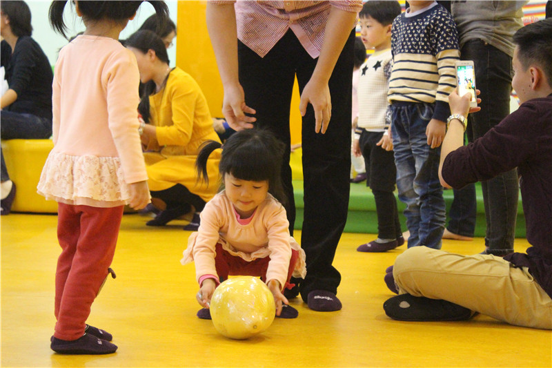 BBunion国际早教厦门外图中心活动花絮:感恩的心,蓝色的爱 BBunion国际早教厦门外图中心活动花絮:感恩的心,蓝色的爱