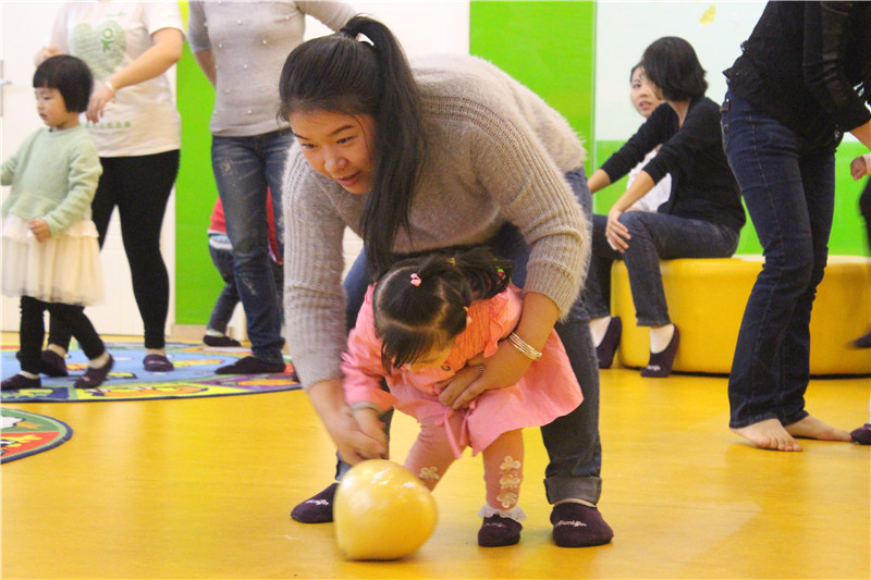 BBunion国际早教厦门外图中心活动花絮:感恩的心,蓝色的爱 BBunion国际早教厦门外图中心活动花絮:感恩的心,蓝色的爱