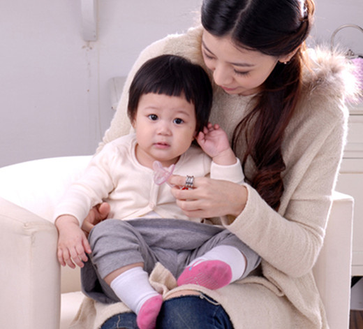 如何帮助宝宝戒奶嘴?